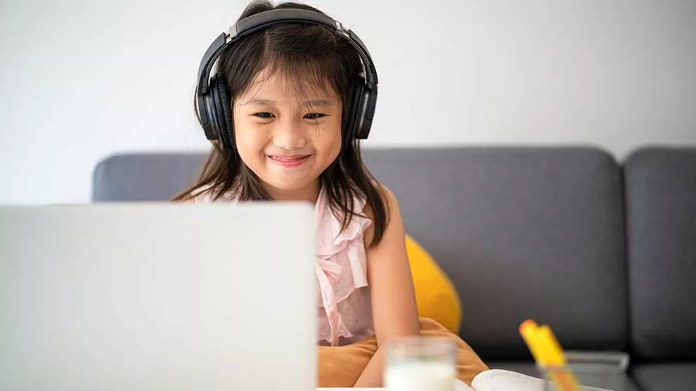 Social distanced reading 